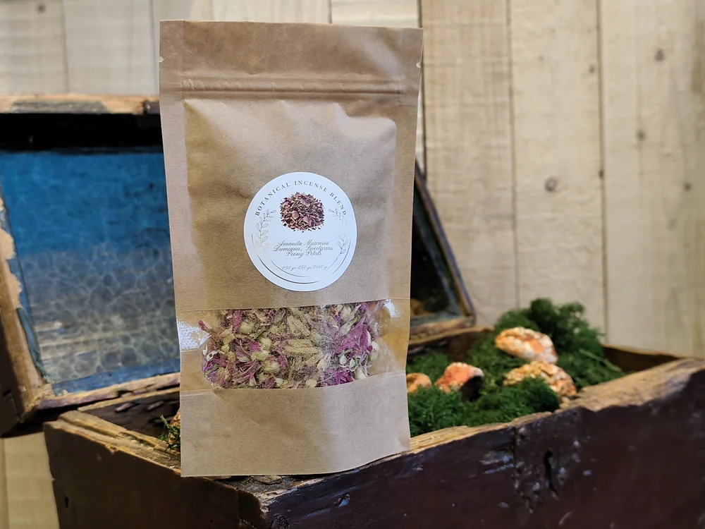 Incense blend — Amanita, damiana, sweetgrass & peony
