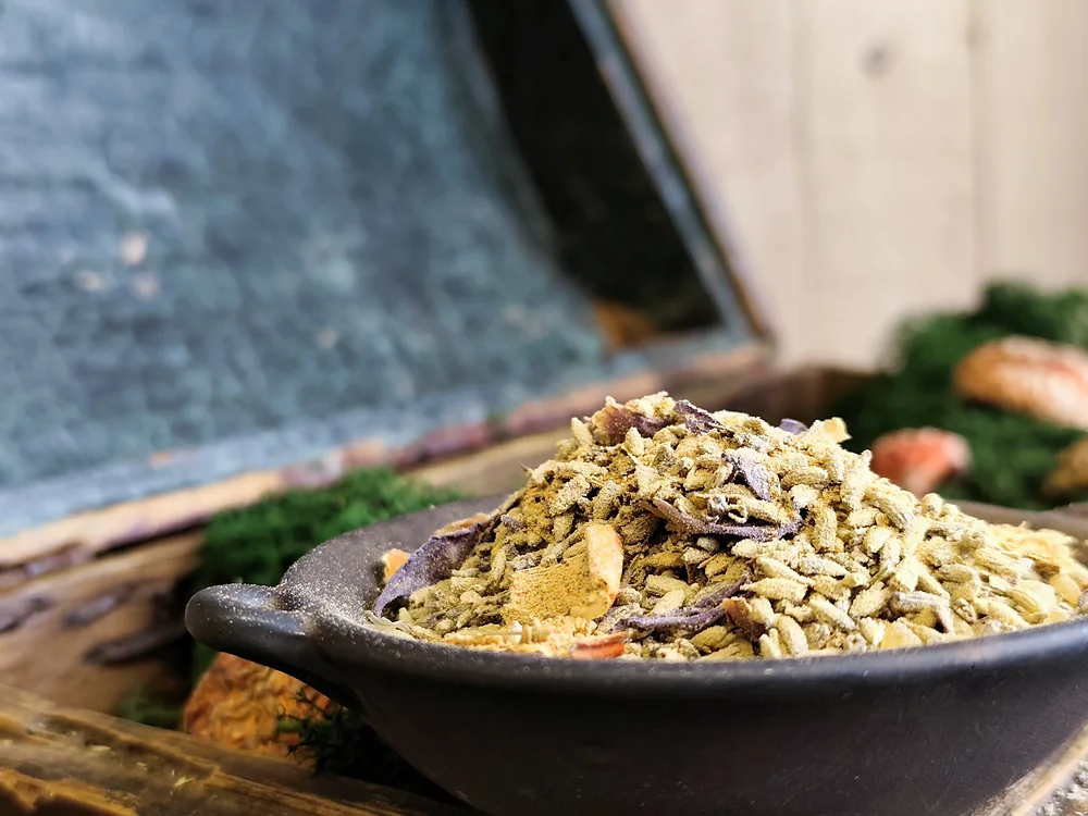 Botanical incense blend with Amanita muscaria, wormwood, myrrh and chamomile